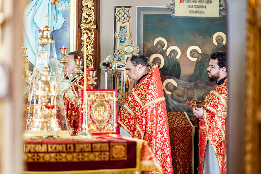 Божественная литургия в Успенском храме села Жилино г.о. Люберцы
